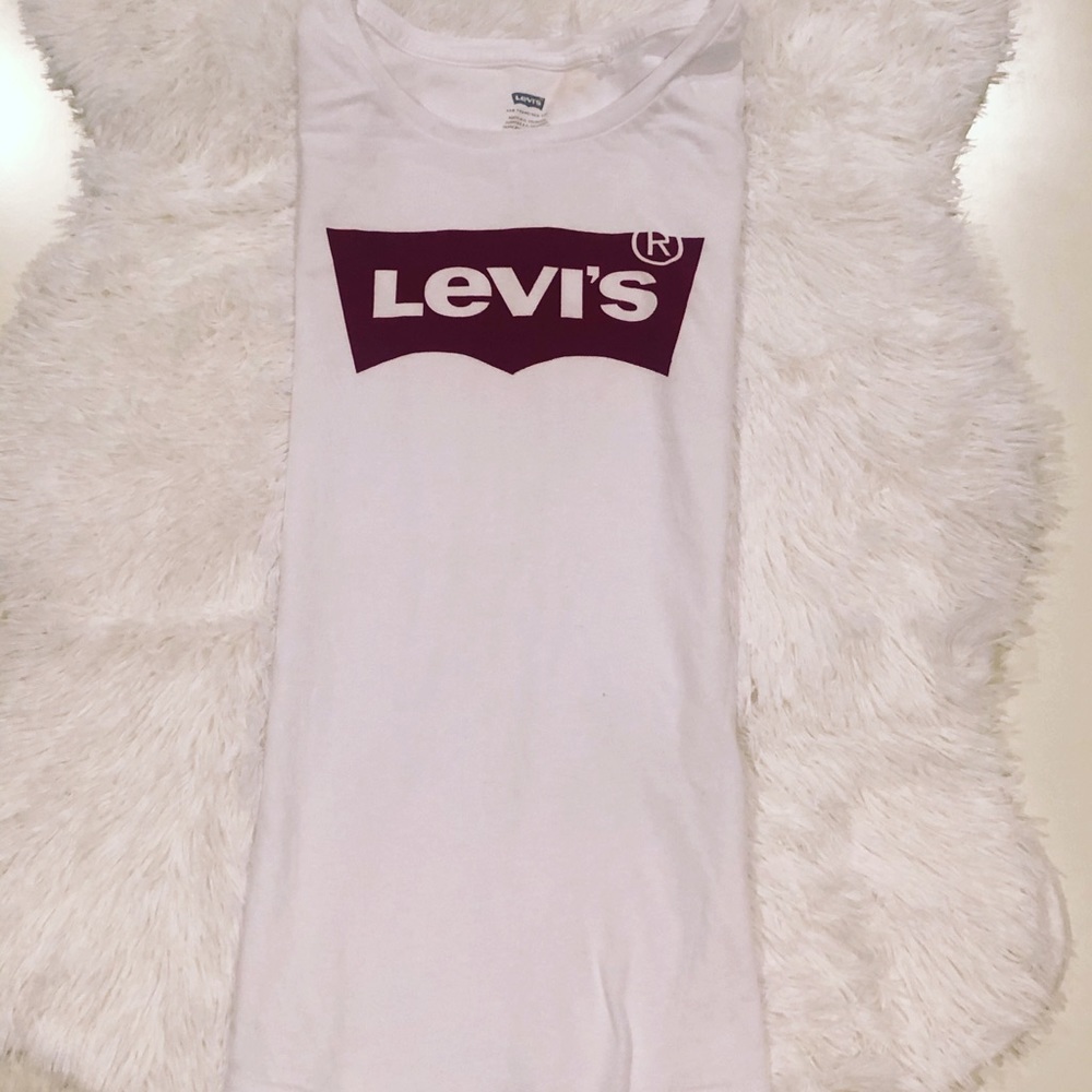 Levi’s t-shirt